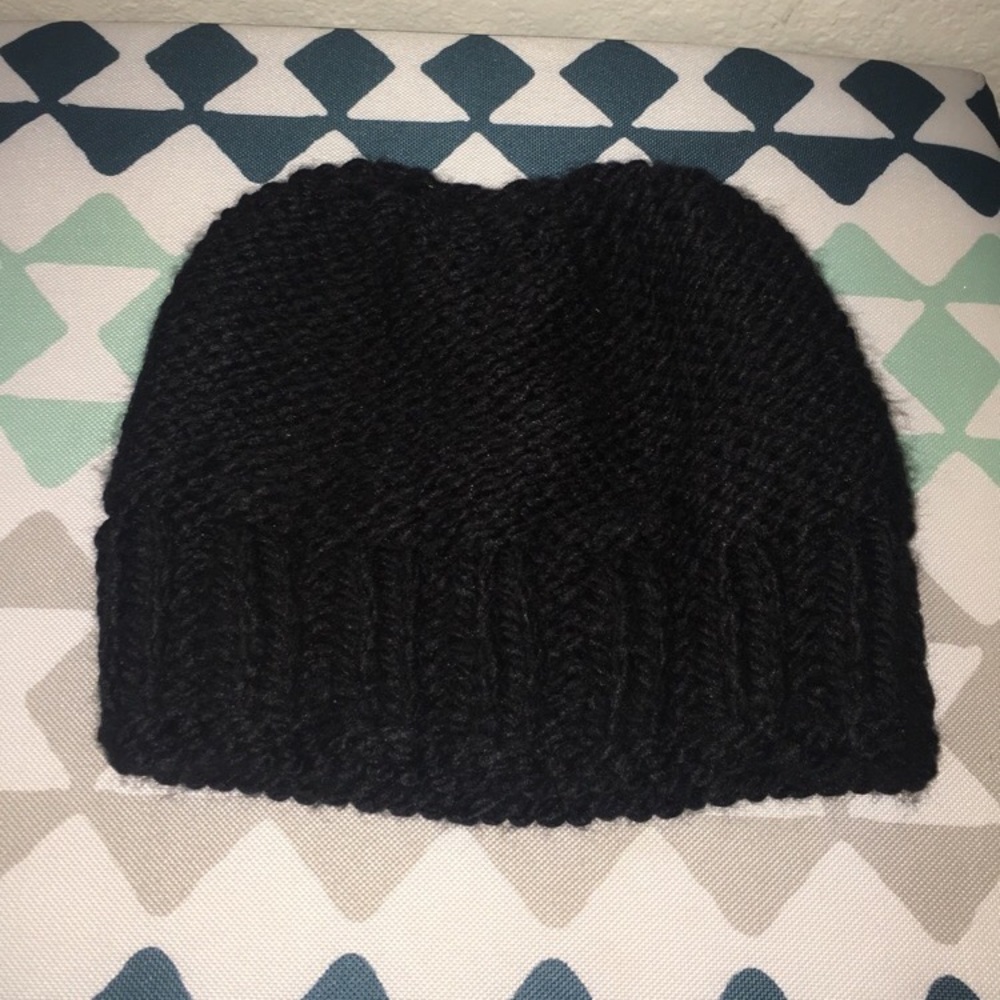 Black crochet toboggan with ponytail hole